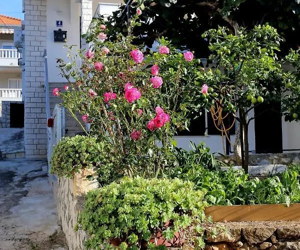 By The Sea - 10342 Trogir