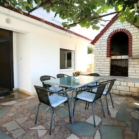 Apartment By The Sea - 10342